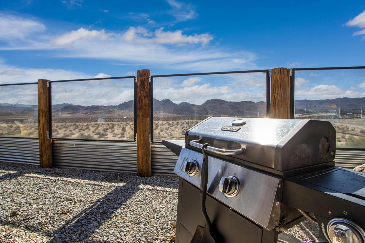 Sapphire Haven + Casita! Pool + Spa + Movie Theatre + 10 Min To Monument! Joshua Tree Exterior photo