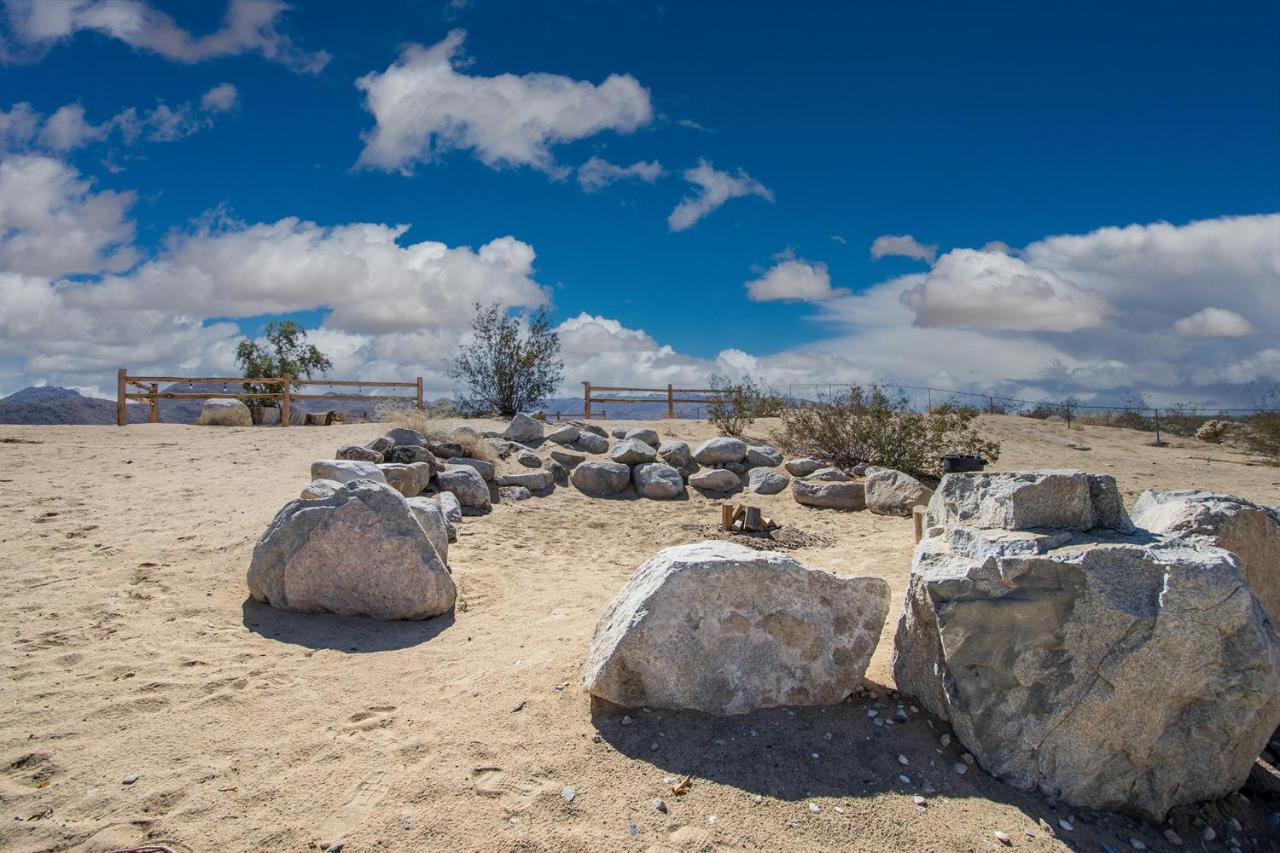 Sapphire Haven + Casita! Pool + Spa + Movie Theatre + 10 Min To Monument! Joshua Tree Exterior photo
