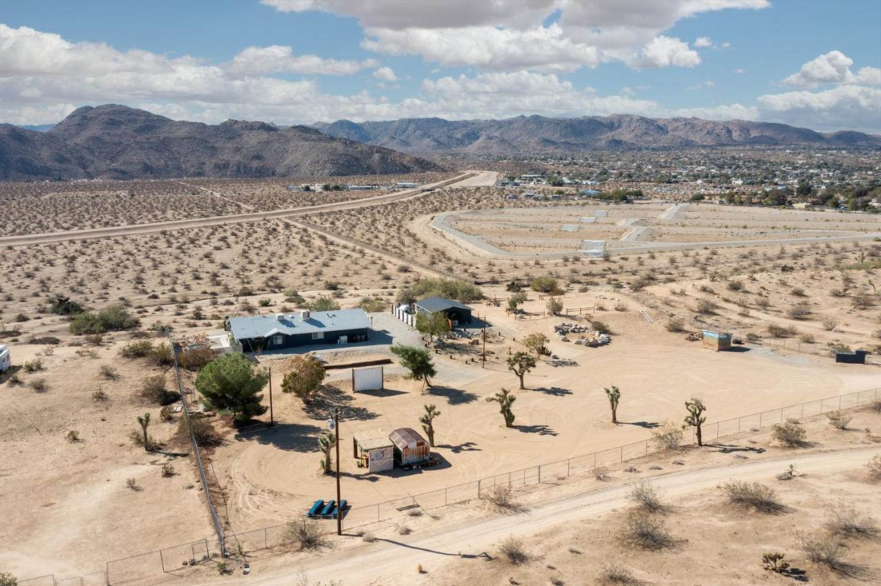 Sapphire Haven + Casita! Pool + Spa + Movie Theatre + 10 Min To Monument! Joshua Tree Exterior photo
