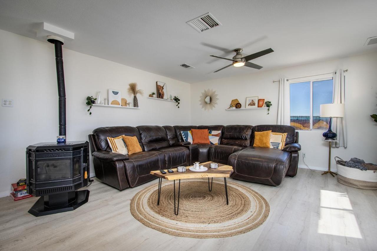 Sapphire Haven + Casita! Pool + Spa + Movie Theatre + 10 Min To Monument! Joshua Tree Exterior photo
